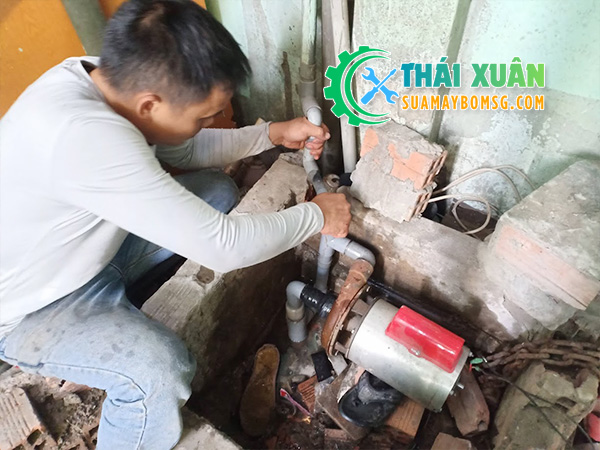 Thợ sửa máy bơm nước tại Quận 9