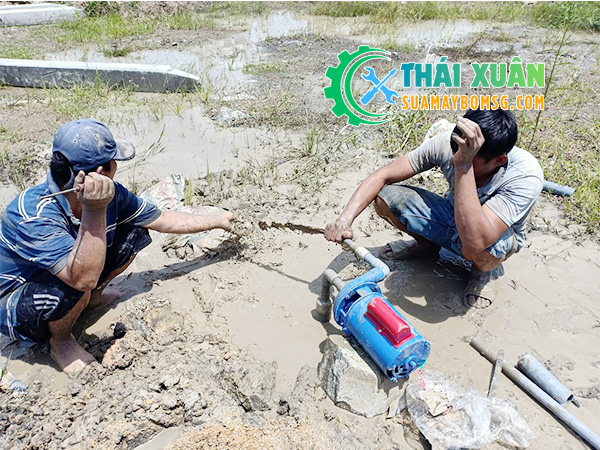 Thợ sửa máy bơm nước Bàu Bàng