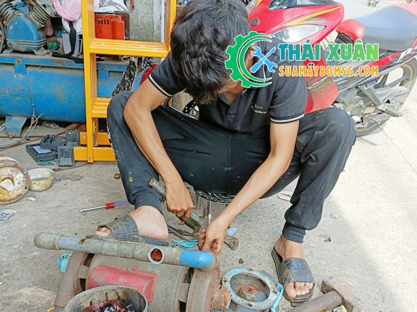 Thợ sửa máy bơm nước Phường Bình An