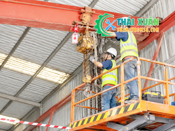 Thợ sửa cầu trục KCN Sóng Thần Bình Dương uy tín chuyên nghiệp - Cơ Điện Thái Xuân